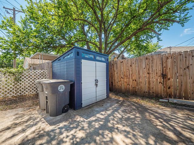 1929 Stringtown Road, Evansville, IN 47711