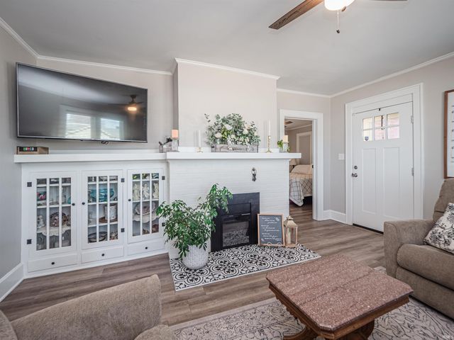 1929 Stringtown Road, Evansville, IN 47711