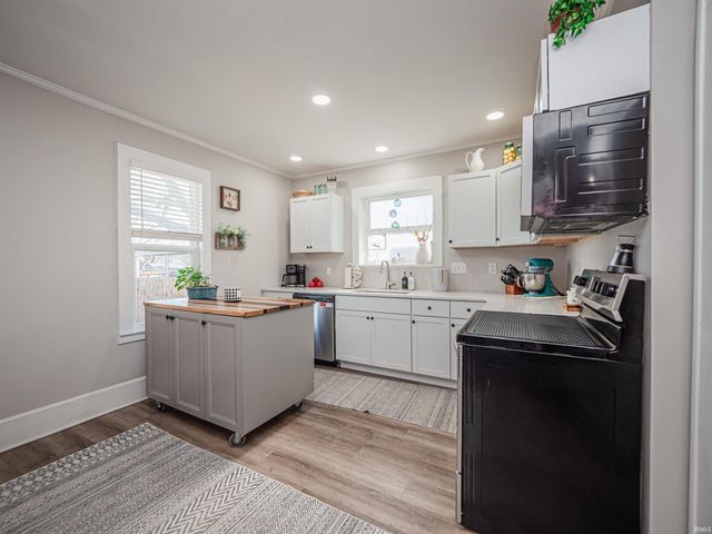 1929 Stringtown Road, Evansville, IN 47711