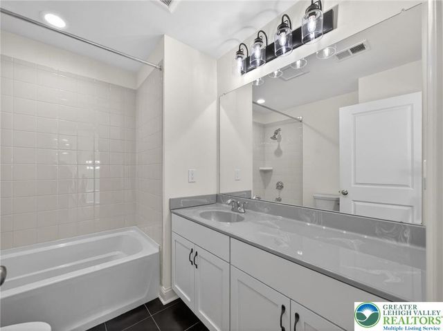 477 Newlins East, Forks Twp, PA 18040