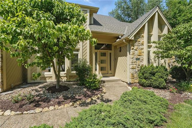 6112 N Mattox Road, Kansas City, MO 64151