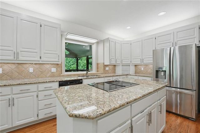 6112 N Mattox Road, Kansas City, MO 64151