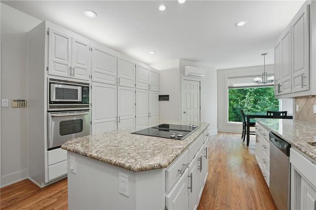 6112 N Mattox Road, Kansas City, MO 64151