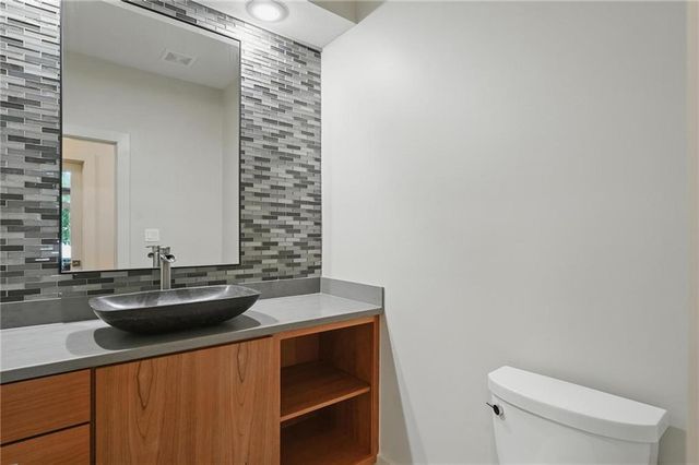 6112 N Mattox Road, Kansas City, MO 64151