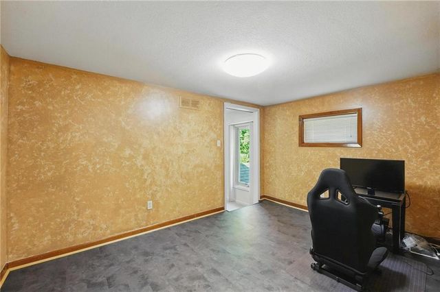 6112 N Mattox Road, Kansas City, MO 64151