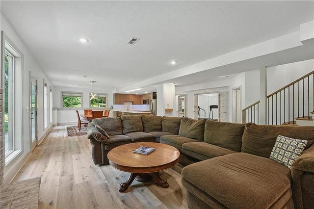 6112 N Mattox Road, Kansas City, MO 64151