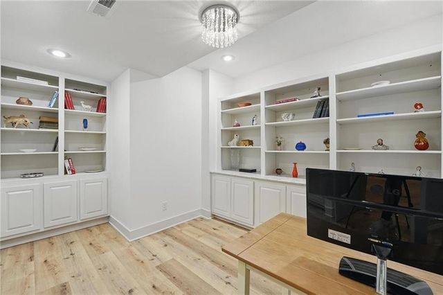 6112 N Mattox Road, Kansas City, MO 64151