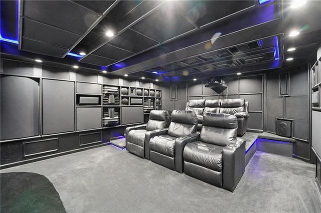 6112 N Mattox Road, Kansas City, MO 64151