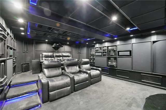 6112 N Mattox Road, Kansas City, MO 64151