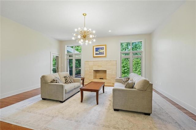 6112 N Mattox Road, Kansas City, MO 64151