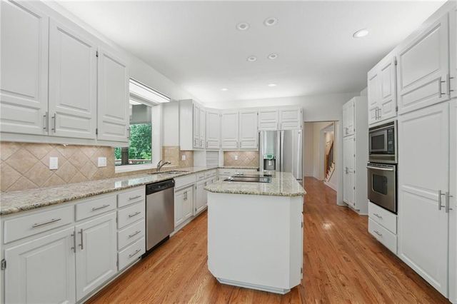 6112 N Mattox Road, Kansas City, MO 64151