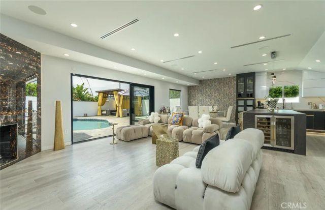16964 Knapp Street, Northridge, CA 91343