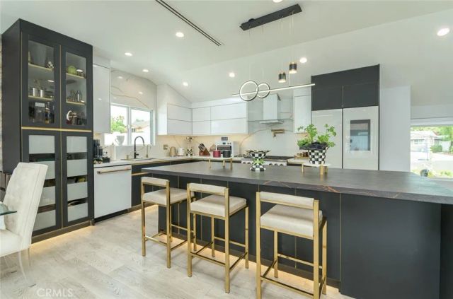 16964 Knapp Street, Northridge, CA 91343