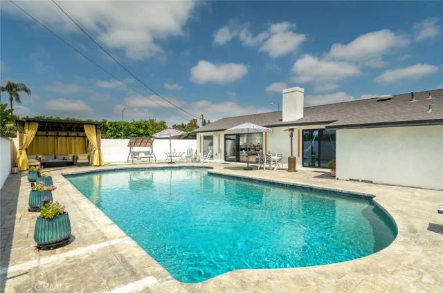 16964 Knapp Street, Northridge, CA 91343