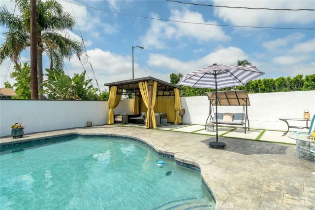 16964 Knapp Street, Northridge, CA 91343