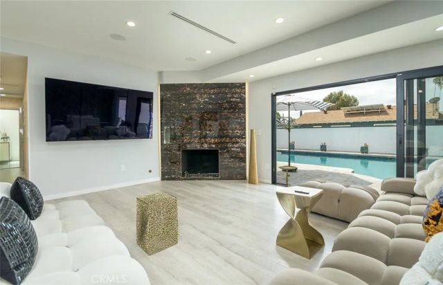 16964 Knapp Street, Northridge, CA 91343