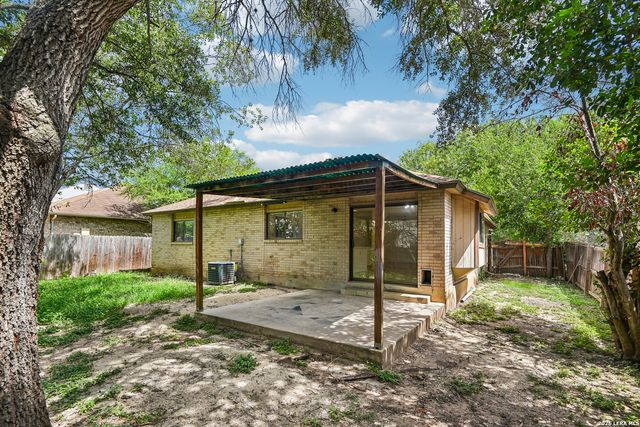 8142 MANDERLY PL, Converse, TX 78109