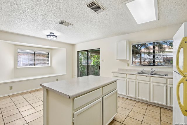8142 MANDERLY PL, Converse, TX 78109