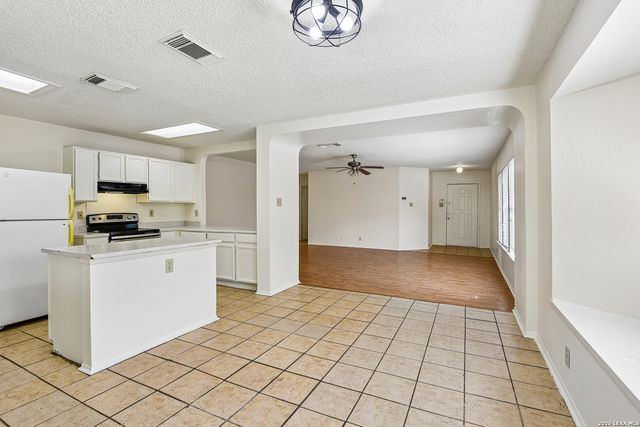 8142 MANDERLY PL, Converse, TX 78109
