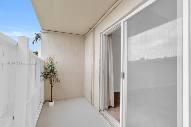 6707 N Kendall Dr 105, Pinecrest, FL 33156