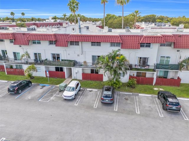 6707 N Kendall Dr 105, Pinecrest, FL 33156