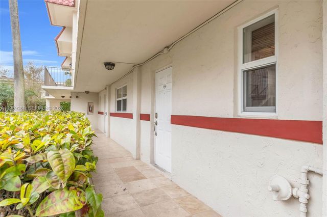 6707 N Kendall Dr 105, Pinecrest, FL 33156