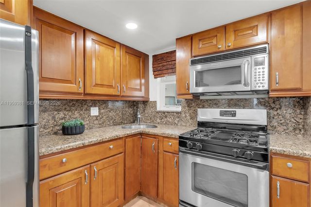 6707 N Kendall Dr 105, Pinecrest, FL 33156