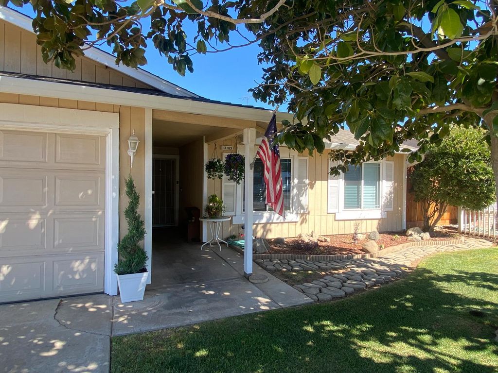 13163 Barnes Ave, Waterford, CA 95386