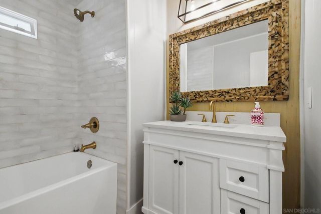 525 W El Norte Pkwy 126, Escondido, CA 92026