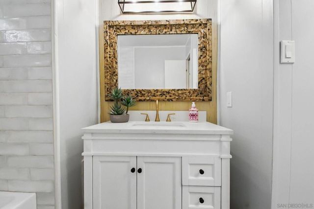 525 W El Norte Pkwy 126, Escondido, CA 92026