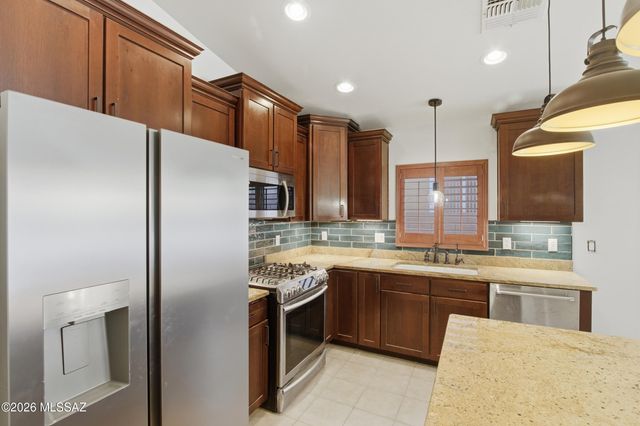 114 S Beyerville Place, Sahuarita, AZ 85629