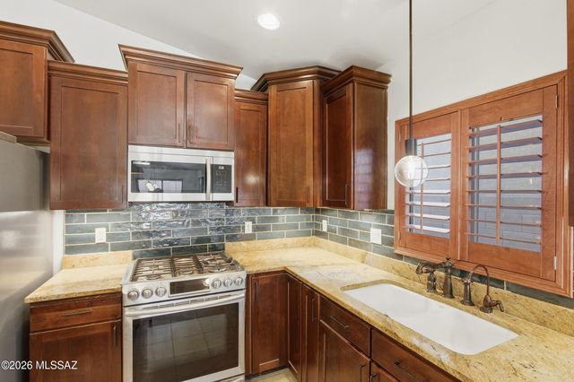 114 S Beyerville Place, Sahuarita, AZ 85629