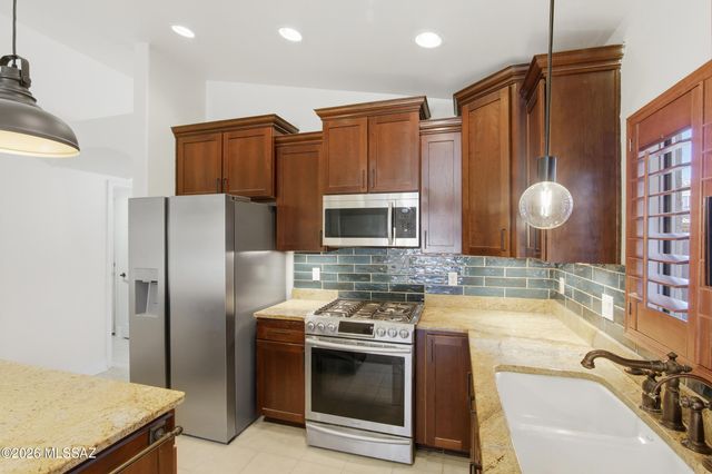 114 S Beyerville Place, Sahuarita, AZ 85629