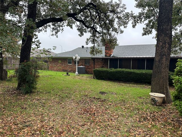 532 Plainview Drive, Hurst, TX 76054