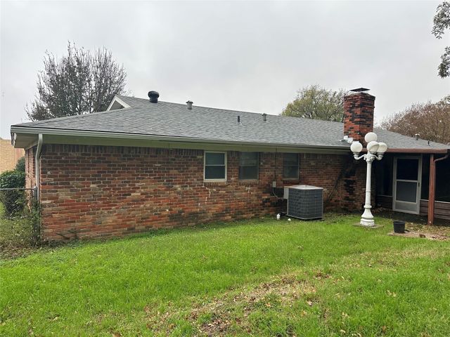 532 Plainview Drive, Hurst, TX 76054