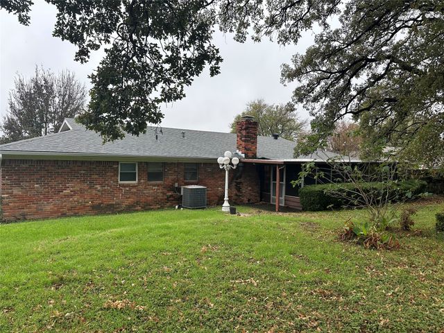 532 Plainview Drive, Hurst, TX 76054