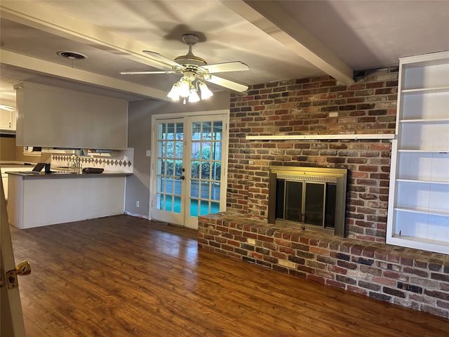 532 Plainview Drive, Hurst, TX 76054