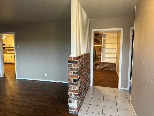 532 Plainview Drive, Hurst, TX 76054