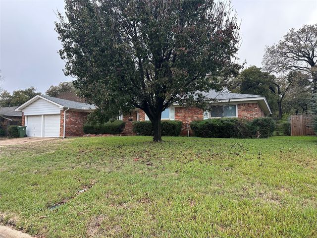 532 Plainview Drive, Hurst, TX 76054