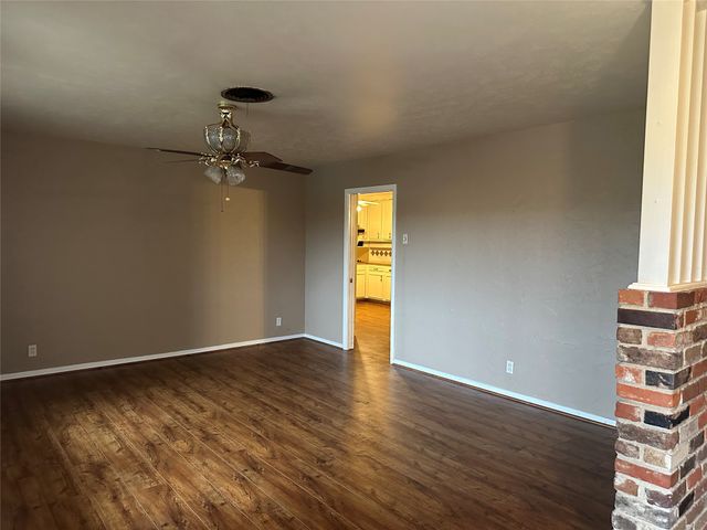 532 Plainview Drive, Hurst, TX 76054