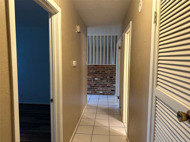 532 Plainview Drive, Hurst, TX 76054