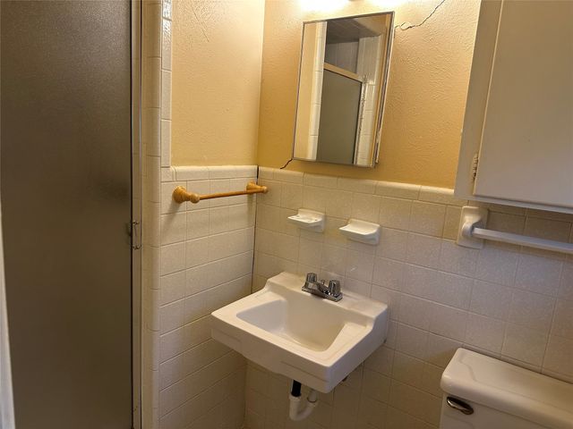 532 Plainview Drive, Hurst, TX 76054