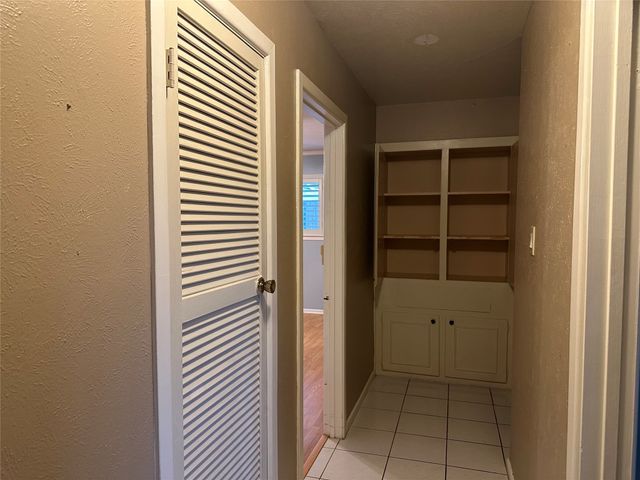 532 Plainview Drive, Hurst, TX 76054