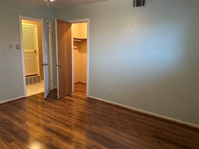 532 Plainview Drive, Hurst, TX 76054