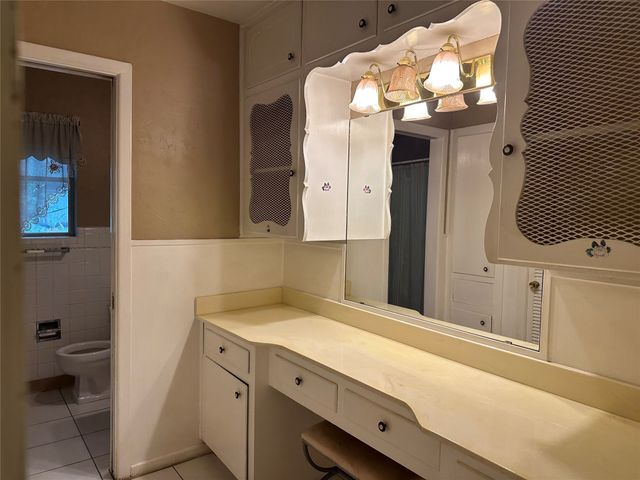 532 Plainview Drive, Hurst, TX 76054