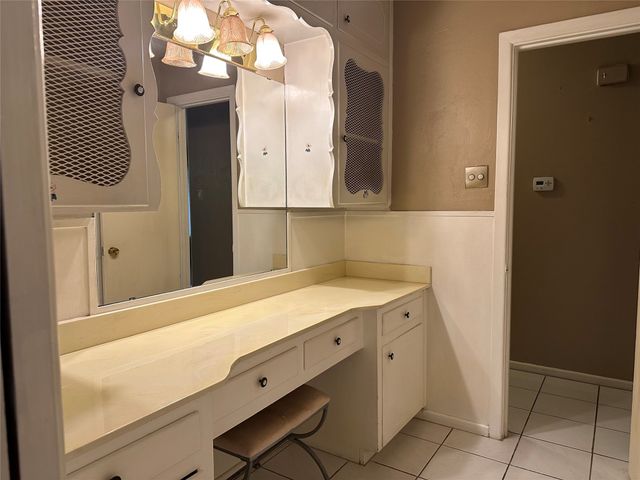 532 Plainview Drive, Hurst, TX 76054