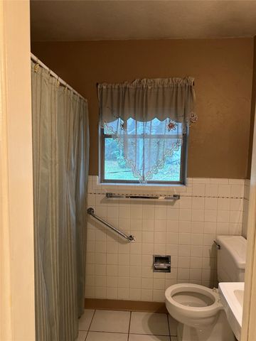 532 Plainview Drive, Hurst, TX 76054