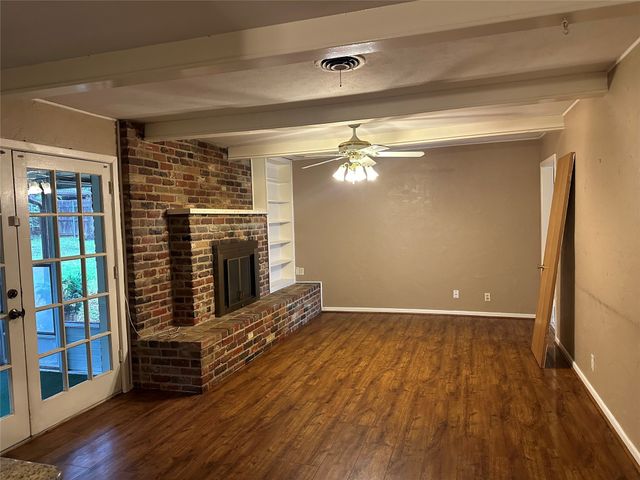 532 Plainview Drive, Hurst, TX 76054