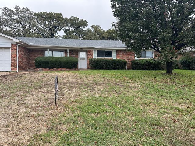 532 Plainview Drive, Hurst, TX 76054