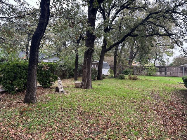 532 Plainview Drive, Hurst, TX 76054